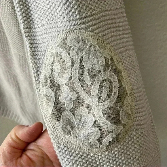 Asymmetrical Sweater - Picture 3 of 3